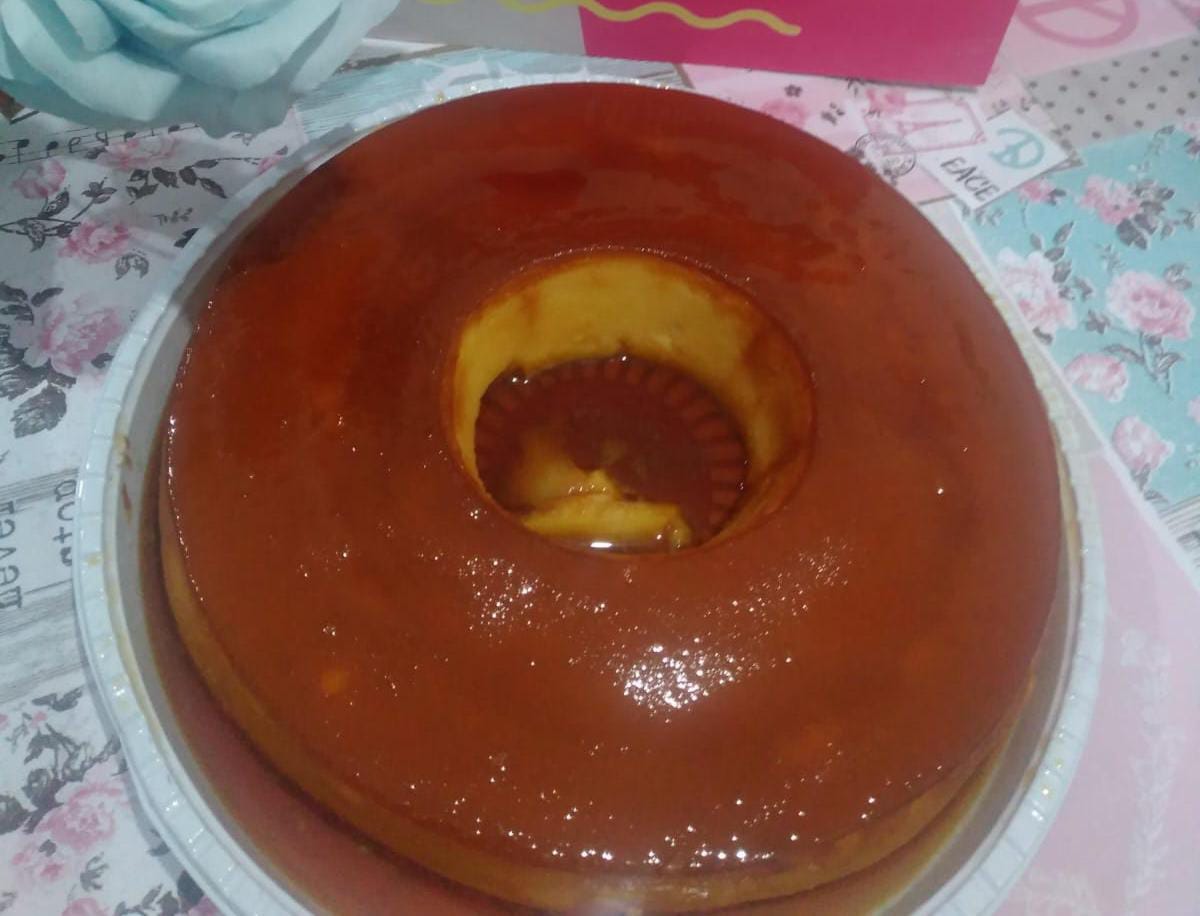 Pudim de leite condensado com calda de caramelo